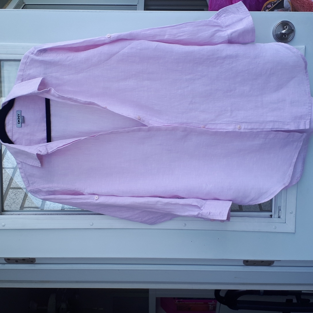DKNY women's linen loose fit shirt. XS size but fit upto Medium.